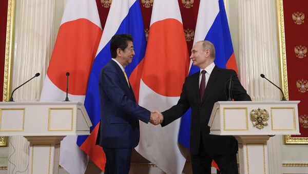 Russian President Putin, Japanese PM Abe Hold Joint Presser - Sputnik International