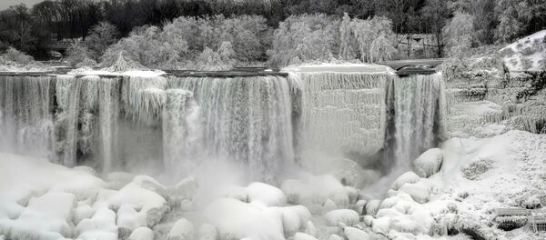 Niagara Falls Partially Freezes Up Niagara Falls Partially Freezes Up - Sputnik International