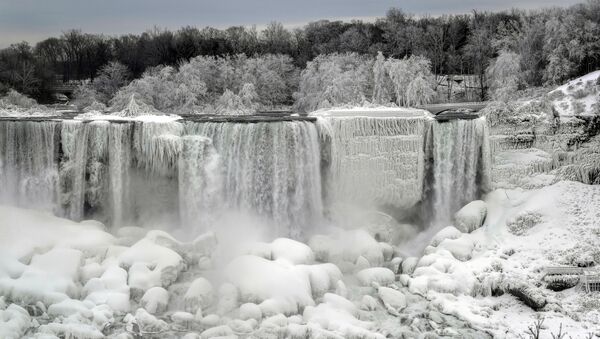 Niagara Falls Partially Freezes Up - Sputnik International