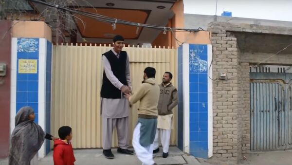 Pakistan's Tallest Man Struggles To Find Love - Sputnik International