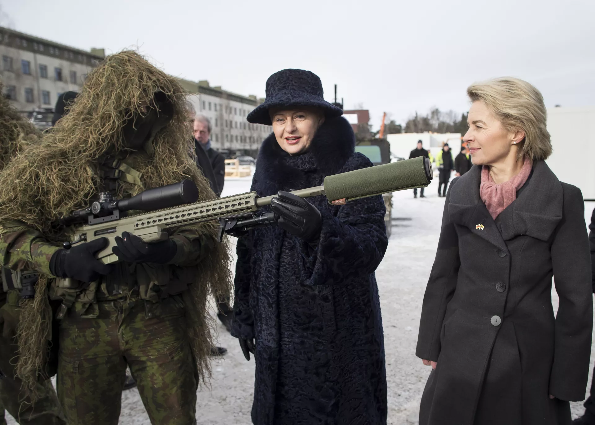 German Defense Minister Ursula von der Leyen, right, and Lithuania's Presidend Dalia Grybauskaite speaks with a soldier during the NATO enhanced forward presence battalion welcome ceremony at the Rukla military base some 130 km (80 miles) west of the capital Vilnius, Lithuania, Tuesday, Feb. 7, 2017 - Sputnik International, 1920, 06.06.2024