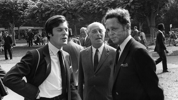 Baron Guy de Rothschild is pictured with his son David (L) and Baron Alexis de Rede in Deauville (Calvados) August 1970. - Sputnik International