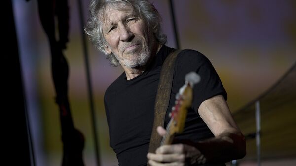 British singer and songwriter Roger Waters performs during his concert of the Us+Them tour at Maracana stadium, Rio de Janeiro, Brazil, Oct. 24, 2018 - Sputnik International