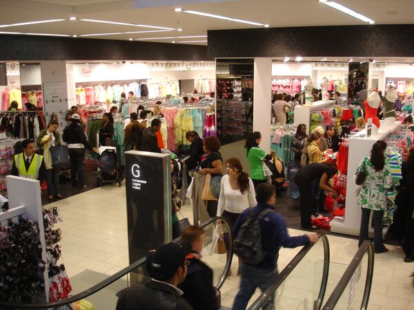 Shoppers in Primark Shoppers in Primark - Sputnik International