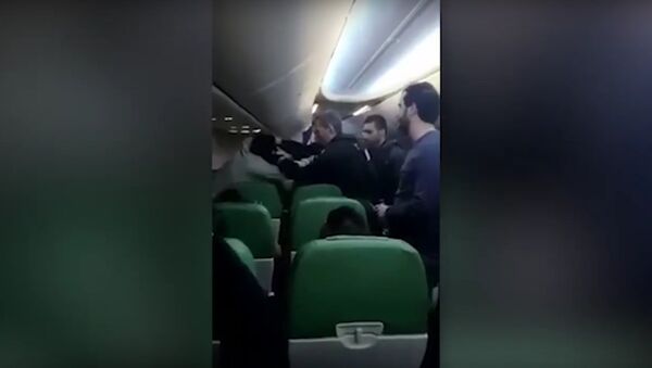 Transavia Passenger Shouts 'Allahu Akbar' And Tries To Enter Cockpit As Plane Is Diverted - Sputnik International