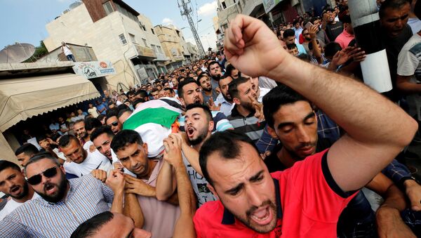 Mourners carry the body of Palestinian woman Aisha al-Rawbi during her funeral in the town of Biddya near Nablus in the occupied West Bank October 13, 2018 - Sputnik International