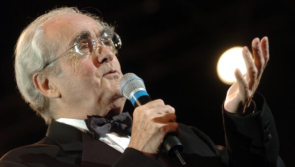In this file photo taken on October 23, 2004 French music composer Michel Legrand speaks on stage during the festival international de Musique et Cinema in Auxerre. - Sputnik International