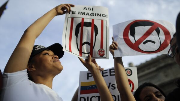Venezuelan anti-government protesters hold signs against Venezuelan President Nicolas Maduro during a demonstration in Buenos Aires, Argentina, Wednesday, Jan. 23, 2019 - Sputnik International