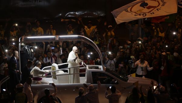 Pope Francis waves to the crowd as he rides his popemobile in Panama City - Sputnik International