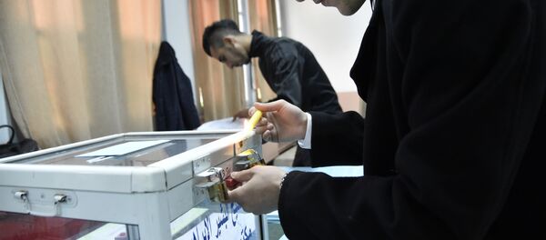 An electoral official works on a ballot box at a polling station in Algiers on November 23, 2017 as Algeria goes to the polls for local elections. An electoral official works on a ballot box at a polling station in Algiers on November 23, 2017 as Algeria goes to the polls for local elections. - Sputnik International