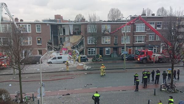 Part of residential building collapses after an explosion in Hague. - Sputnik International