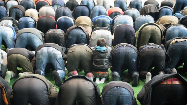 Muslims pray at a makeshift mosque in Potsdam near Berlin, northeastern Germany, on March 16, 2018 - Sputnik International