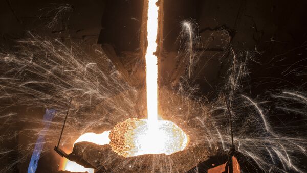 Molten iron flows in a blast furnace shop at a metallurgical plant - Sputnik International