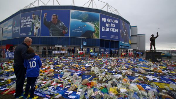 Football fans outside Cardiff City's stadium, where a mass of flowers and other tributes have been placed since Emiliano Sala's plane vanished - Sputnik International