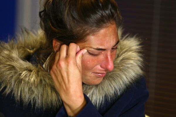 Emiliano Sala's sister Romina weeps at a press conference in Cardiff - Sputnik International