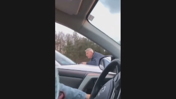 Road rage incident in Massachusetts leaves one driver clinging for life on car hood. - Sputnik International