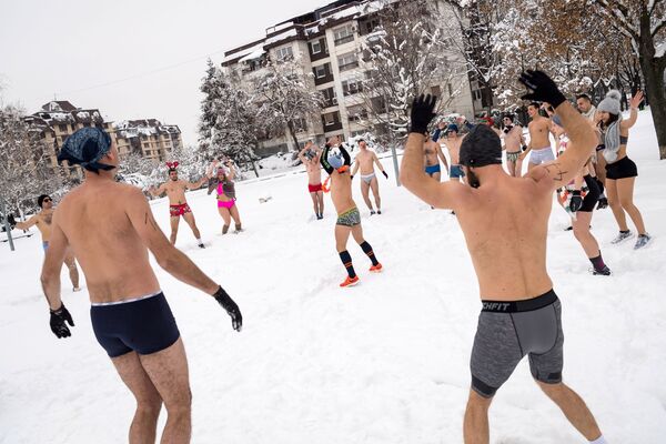 Near-naked runners take on freezing winds in Serbia's Underwear