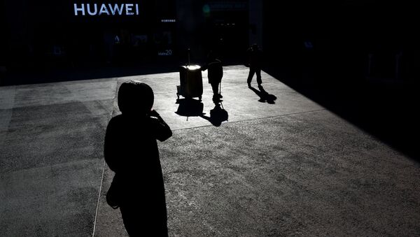 FILE PHOTO - People walk past a Huawei shop in Beijing, China, December 11, 2018 - Sputnik International
