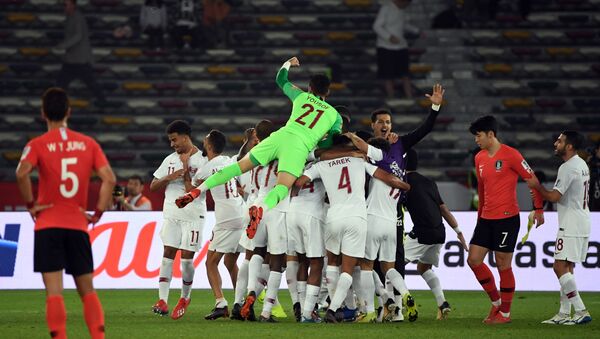 Qatar's players celebrate after they shocked South Korea by beating them in the Asia Cup quarter final - Sputnik International