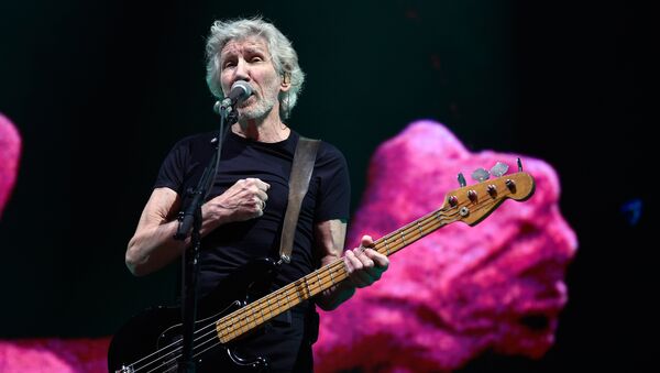 English singer/songwriter/bassist Roger Waters performs at the Sports Palace in Mexico City on November 28, 2018. - Sputnik International