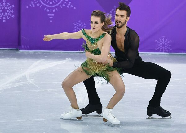 Gabriella Papadakis and Guillaume Cizeron Take Part in Short Dance Program on Ice During Contest at  XXIII Winter Olympic Games - Sputnik International