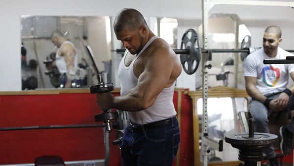 Arab Israeli bodybuilder and Muezzin Ibrahim Masri works out at a gym in the northern Israeli port city of Acre on January 29, 2019. - Sputnik International