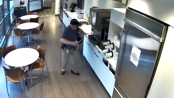 Alexander Goldinsky, 57, in security footage of his alleged fall in a New Jersey cafeteria, which prosecutors allege was faked - Sputnik International