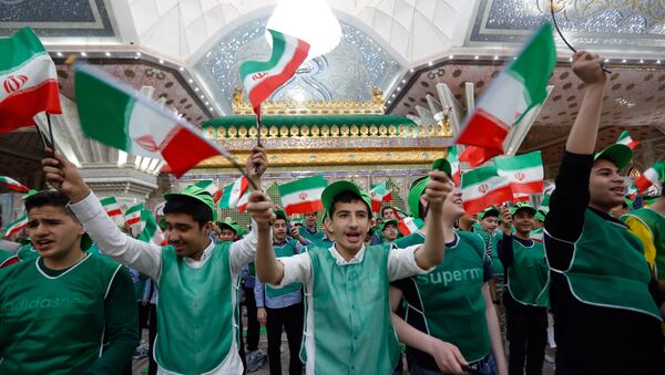 Iranian students wave Iran's national flags around the tomb of Iran's late founder of the Islamic Republic, Ayatollah Ruhollah Khomeini, on the occasion of 40th anniversary of Khomeini's return from exile - Sputnik International