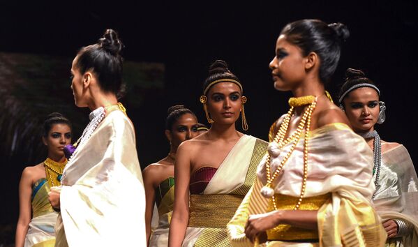 Indian Models on Stage Wearing Clothes Created by Designer Anka at the Lakme Fashion Week in Mumbai - Sputnik International