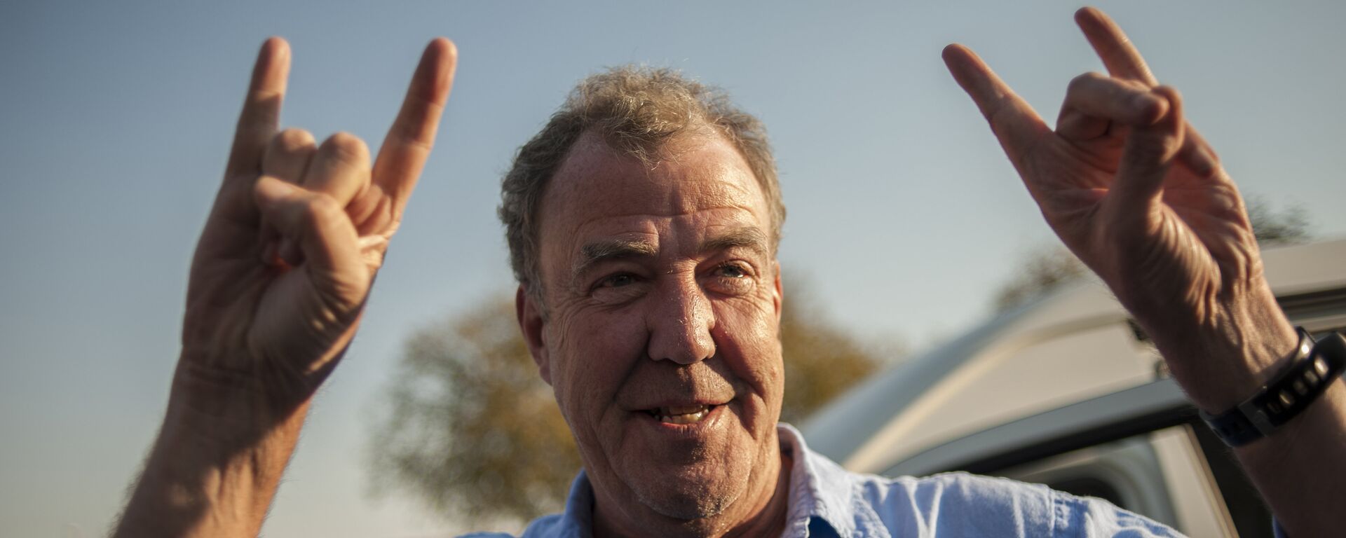 Former Top Gear presenter Jeremy Clarkson gestures as he arrives at the Ticketpro Dome for the Clarkson, Hammond and May Live Show held in Johannesburg on June 10, 2015 - Sputnik International, 1920, 21.12.2022