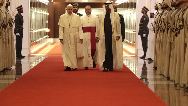 Pope Francis is welcomed by Abu Dhabi's Crown Prince Sheikh Mohammed bin Zayed Al Nahyan, upon his arrival at the Abu Dhabi airport, United Arab Emirates, Sunday, Feb. 3, 2019 - Sputnik International