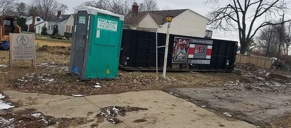 A Rent-a-John portable toilet in Arlington, Ohio - Sputnik International