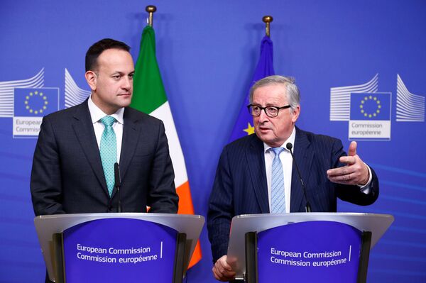 EU Commission President Jean-Claude Juncker and Irish Prime Minister Leo Varadkar hold a news conference after their meeting in Brussels, Belgium February 6, 2019. - Sputnik International