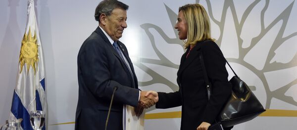 Uruguay's Foreign Affairs Minister Rodolfo Nin, left, and European Union foreign policy chief Federica Mogherini shake hands at the end of an “International Contact Group” meeting regarding the ongoing Venezuelan crisis, in Montevideo, Uruguay,Thursday, Feb. 7, 2019. Uruguayan President Tabare Vazquez is leading the meeting attended by leaders of 14 countries, including Spain, Italy, Portugal and Sweden. - Sputnik International