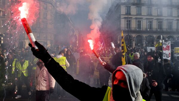 Participants of a previous general strike in France on the streets of Paris. - Sputnik International