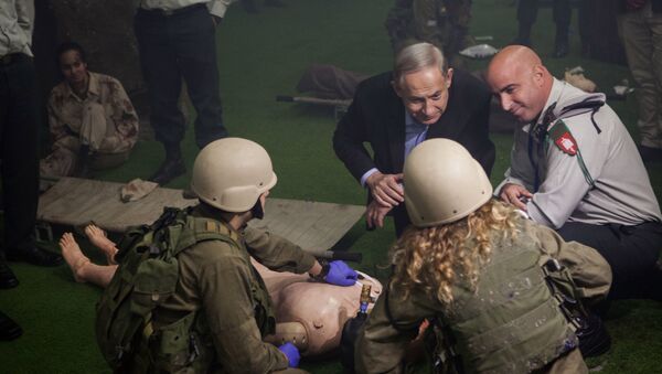 Israeli Prime Minister Benjamin Netanyahu, center right, stands next to soldiers during a drill at a new training military base, near the southern city of Beer Sheva, Israel, Tuesday, Nov. 15, 2016 - Sputnik International