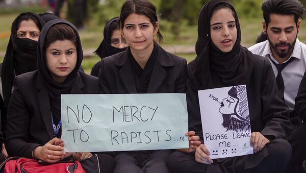 Kashmiri law students hold placards as they take part in protest against the rape and murder of an 8-year-old girl, in Srinagar, Indian controlled Kashmir, Wednesday, April 18, 2018 - Sputnik International