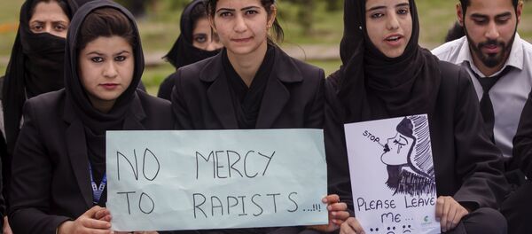 Kashmiri law students hold placards as they take part in protest against the rape and murder of an 8-year-old girl, in Srinagar, Indian controlled Kashmir, Wednesday, April 18, 2018 - Sputnik International