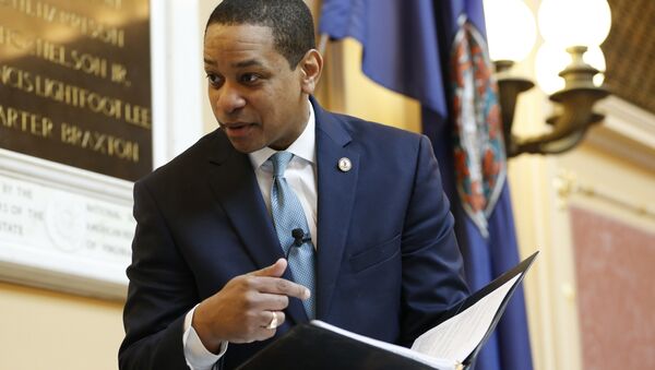 Virginia Lt. Gov Justin Fairfax looks over a briefing book prior to the start of the senate session at the Capitol in Richmond, Va., Thursday, Feb. 7, 2019. A California woman has accused Fairfax of sexually assaulting her 15 years ago. - Sputnik International
