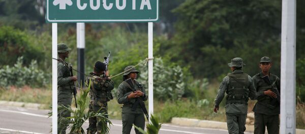 Venezuelan Army Soldiers Stand at Tienditas International Bridge - Sputnik International