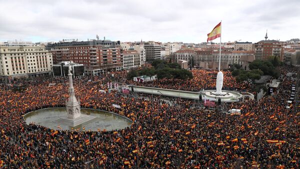 People gather during a protest called by right-wing opposition parties against Spanish Prime Minister Pedro Sanchez at Colon square in Madrid, Spain, February 10, 2019. - Sputnik International