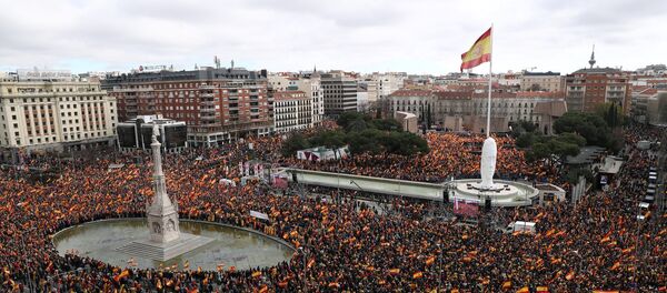 People gather during a protest called by right-wing opposition parties against Spanish Prime Minister Pedro Sanchez at Colon square in Madrid, Spain, February 10, 2019. - Sputnik International