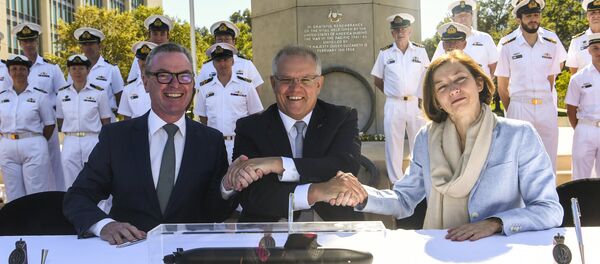 (L-R) Australian Defence Minister Christopher Pyne, Australian Prime Minister Scott Morrision and French Defence Minister Florence Parly shake hands after signing the Attack class submarine Strategic Partnering Agreement in Canberra, Australia, February 11, 2019 - Sputnik International