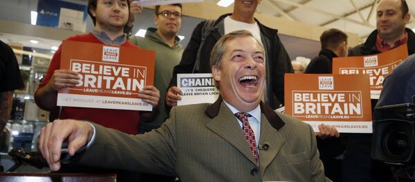 Vice-chairman of Brexit pressure group Leave Means Leave, Nigel Farage, relaxes with supporters in the market area of Bolton, England, during a campaign stop, Saturday Sept. 22, 2018. Vice-chairman of Brexit pressure group Leave Means Leave, Nigel Farage, relaxes with supporters in the market area of Bolton, England, during a campaign stop, Saturday Sept. 22, 2018. - Sputnik International