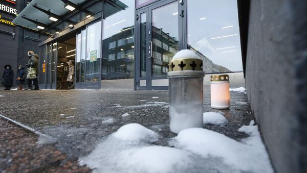 Candles burn outside the Valkea shopping centre, in memory of sex crimes committed against minors, in Oulu, Finland January 14, 2019. - Sputnik International