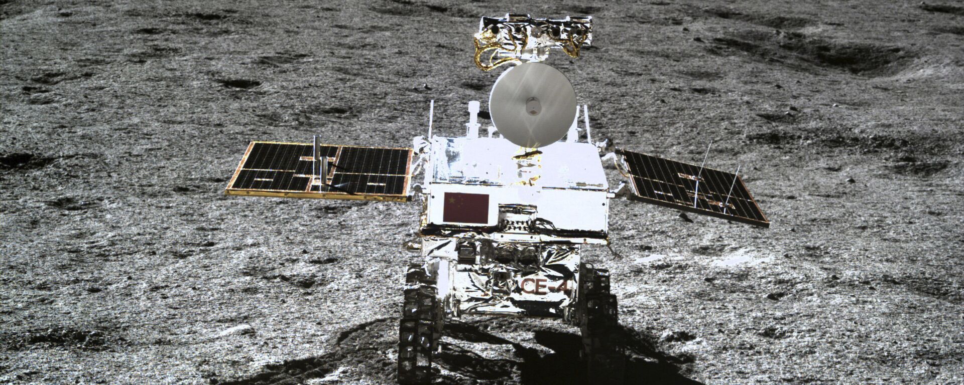 In this photo provided Jan. 12, 2019, by China National Space Administration via Xinhua News Agency, the rover Yutu-2 is seen in a photo taken by the lander of the Chang'e-4 probe on Jan. 11, 2019 - Sputnik International, 1920, 11.01.2022
