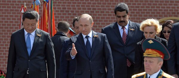 May 9, 2015. Russian President Vladimir Putin, 2nd left, at the flower-laying ceremony at the Tomb of the Unknown Soldier in Moscow's Alexander Garden. Left: President of the People's Republic of China Xi Jinping. 2nd right: President of Venezuela Nicolas Maduro May 9, 2015. Russian President Vladimir Putin, 2nd left, at the flower-laying ceremony at the Tomb of the Unknown Soldier in Moscow's Alexander Garden. Left: President of the People's Republic of China Xi Jinping. 2nd right: President of Venezuela Nicolas Maduro - Sputnik International