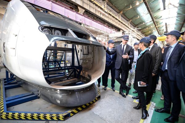 French Finance Minister Bruno Le Maire (left) on a visit to Alstom's main factory in Belfort, eastern France - Sputnik International
