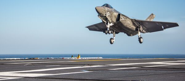 An F-35C Lightning II from the Rough Raiders of Strike Fighter Squadron (VFA) 125 prepares to make an arrested cable landing on the flight deck of the Nimitz-class aircraft carrier USS Carl Vinson (CVN 70). - Sputnik International