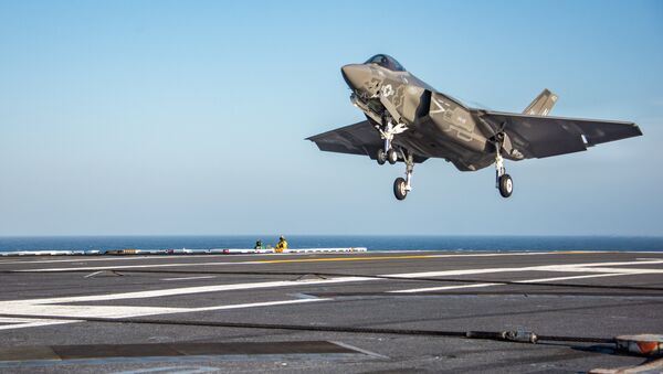 An F-35C Lightning II from the Rough Raiders of Strike Fighter Squadron (VFA) 125 prepares to make an arrested cable landing on the flight deck of the Nimitz-class aircraft carrier USS Carl Vinson (CVN 70). - Sputnik International